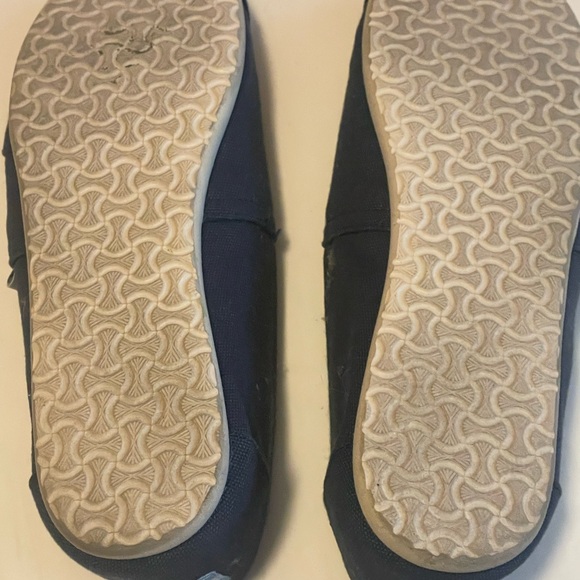 Tom’s canvas shoes - Picture 4 of 4